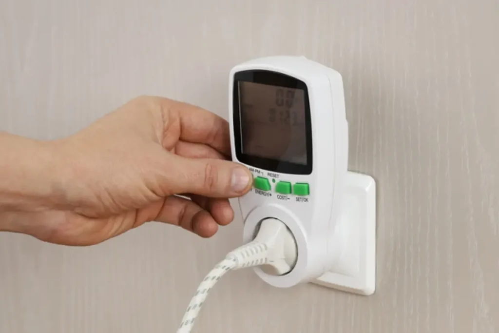 Watomierz podłączony do gniazdka